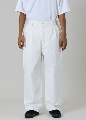 スライドショーCLASSIC TWO-TUCK WIDE CHINO TROUSERSの画像を開く
