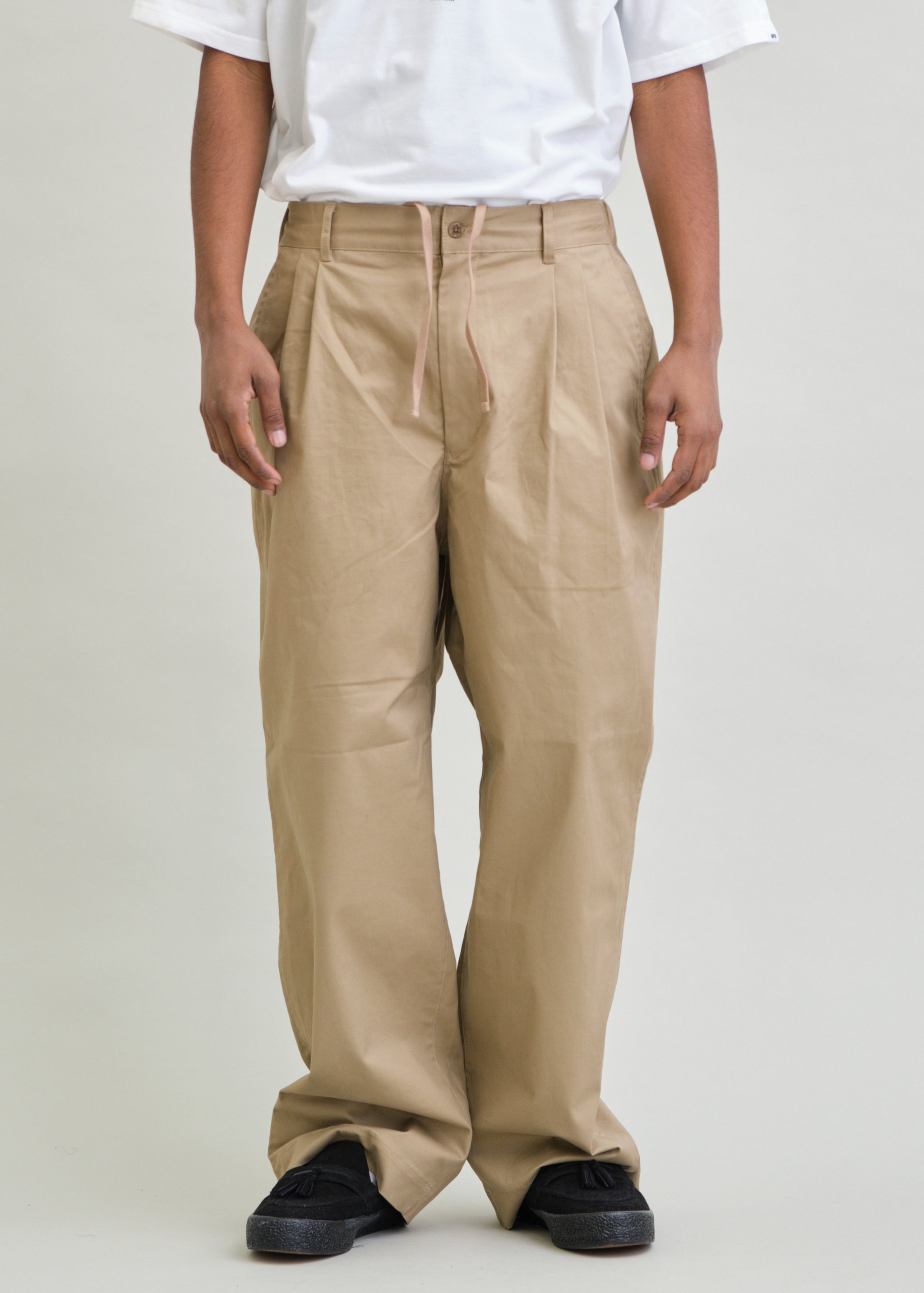 CLASSIC TWO-TUCK WIDE CHINO TROUSERS – UNFRM®️ OUTDOOR STANDARD